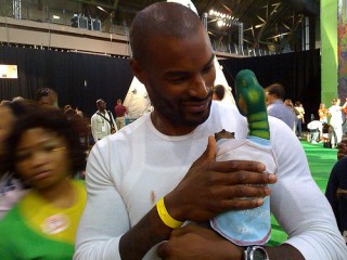 Model Tyson Beckford fell in love with Pleo at first sight...here at the Kids for Kids carnival! We sent him one at his request!